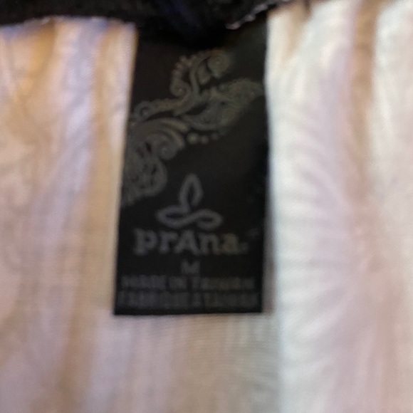 Women’s Floral Prana Skirt - Picture 3 of 3